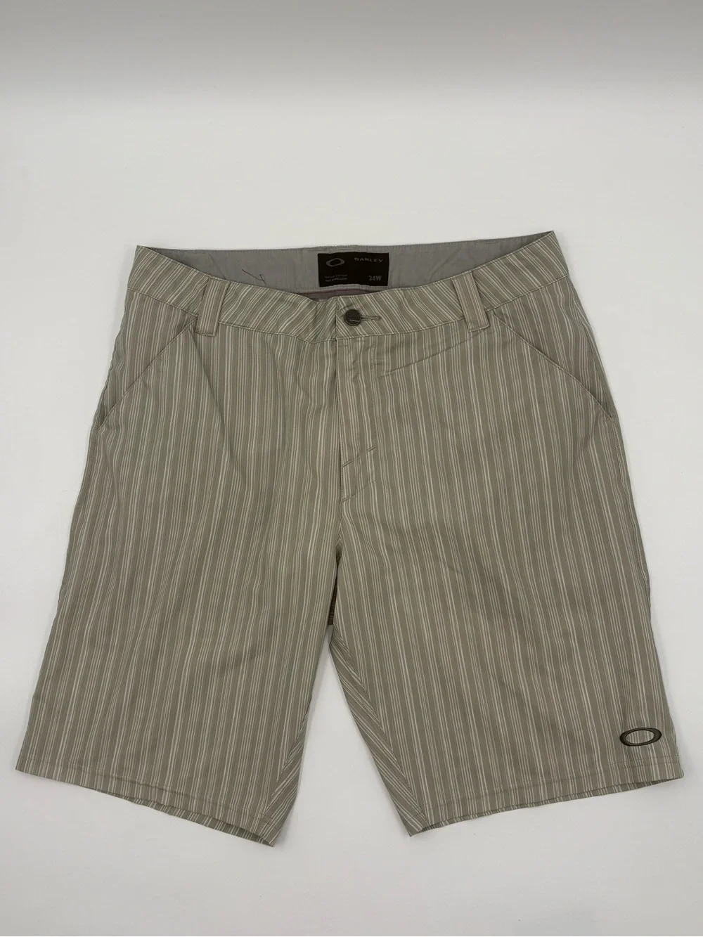 Oakley Men’s 34W Quick Dry Golf Shorts Sage Green‎ White Pinstripe Performance